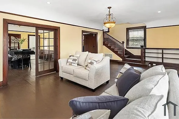 2754 Kenwood Ave — Photo 43