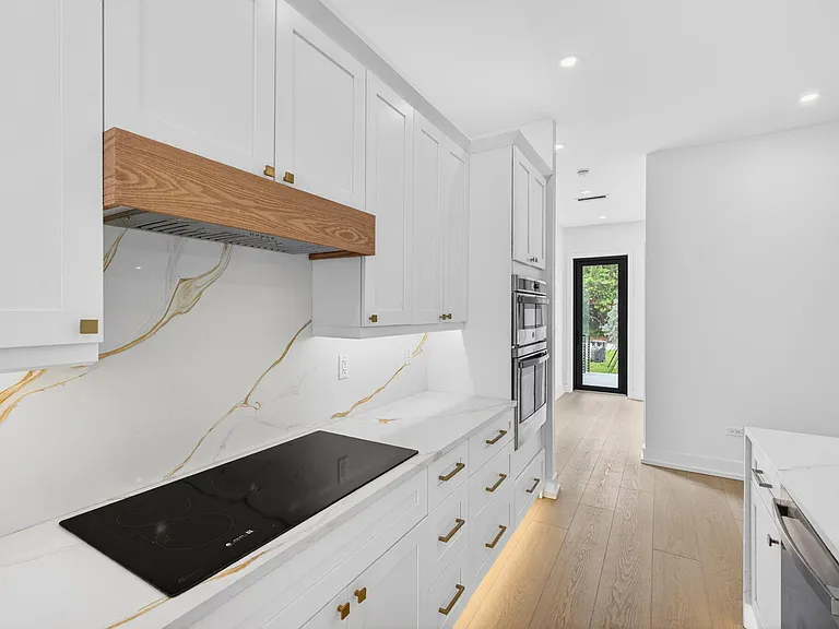507 SW 11th St — Photo 18