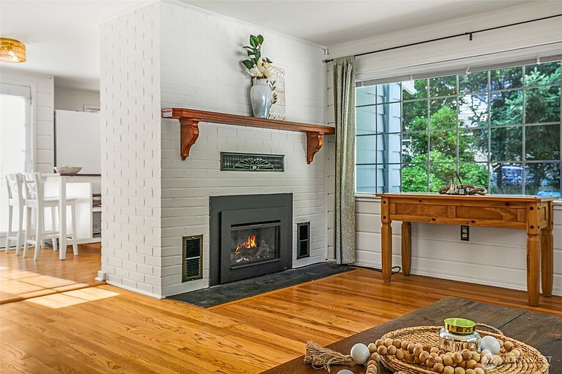 5th image of 18005 Fremont Avenue N