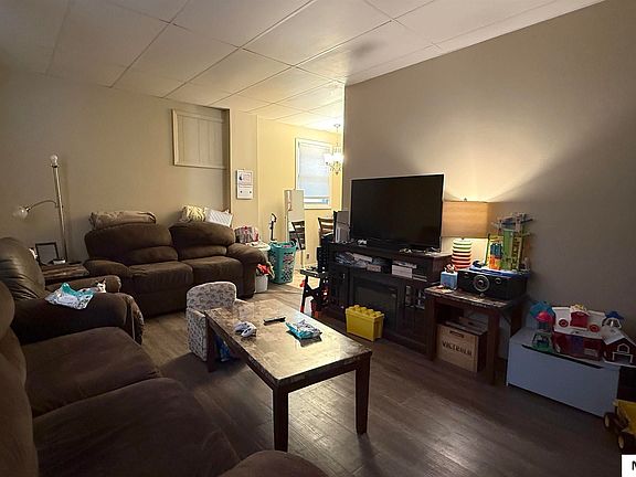 3rd image of 402 7th St SE