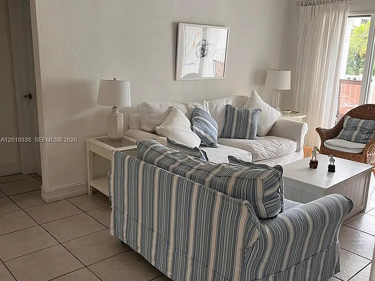 290 Sunrise Dr #208 — Photo 4