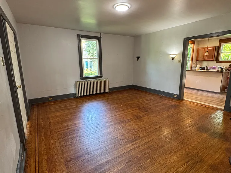 215 E High St — Photo 16
