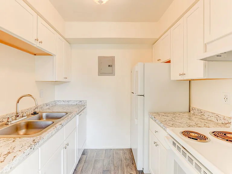 Creekside At Amherst Apartments — Photo 13