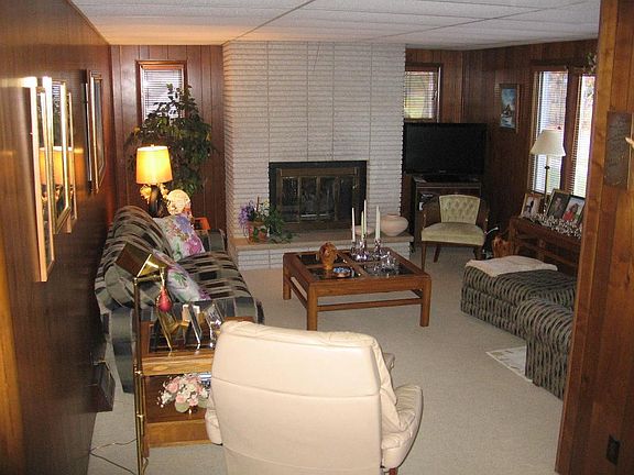 3rd image of 485 W Orchard Ave