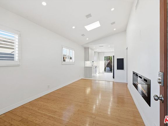 4th image of 11910 Culver Dr