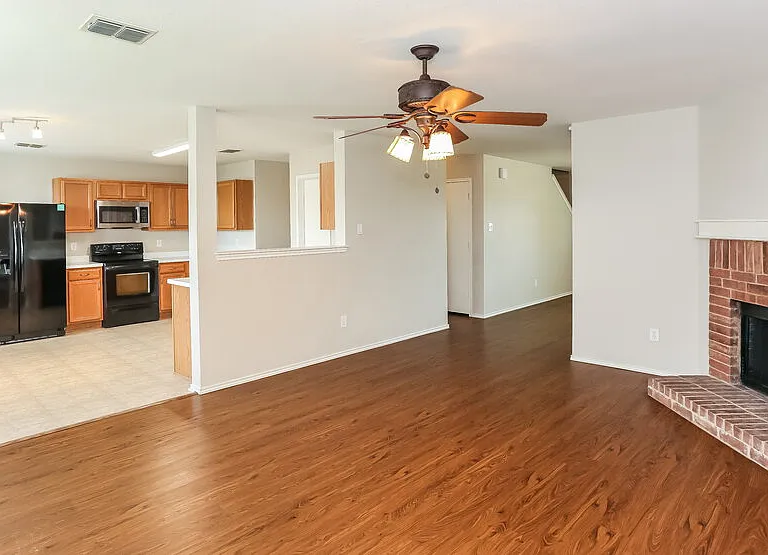 1421 Krista Dr — Photo 6