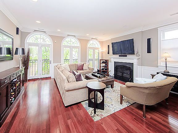 2nd image of 2635 N Mildred Ave Unit 3