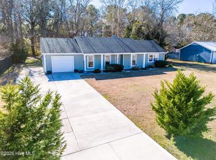 780 Old Folkstone Rd, Sneads Ferry, NC 28460