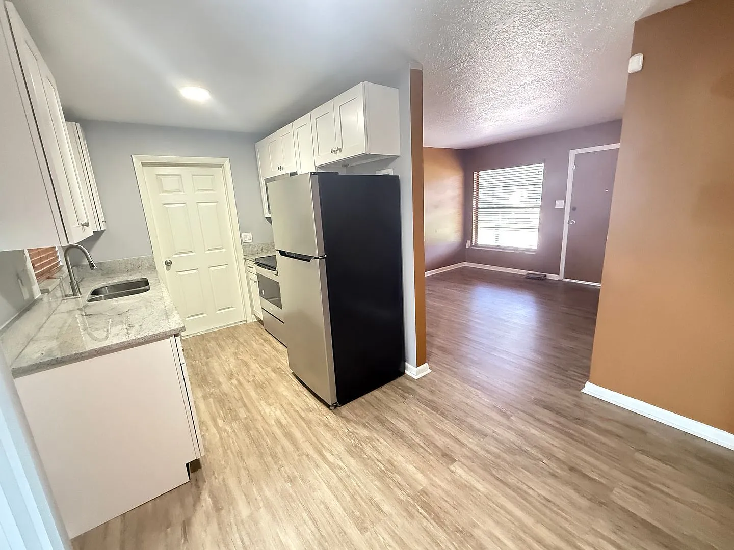 Malibu Groves - 3 Bed 2 Bath — Photo 2