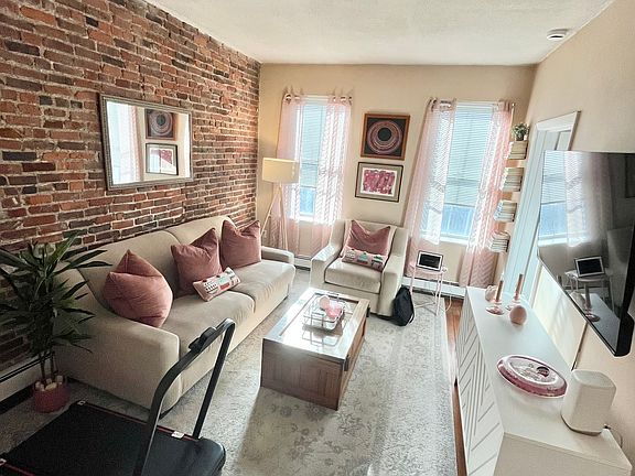 2nd image of 25 Ridgeway Ln APT 2