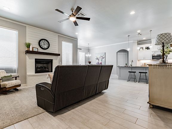 4th image of 3201 Hunter Crest Dr