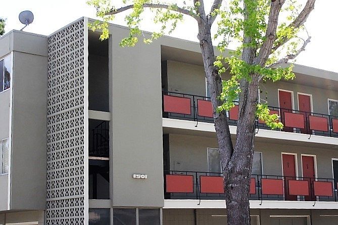 1st image of 1501 Carmelita Ave APT 4