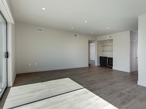 5th image of 4227 McLaughlin Ave Ph 4