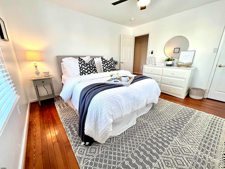 7407 Ventnor Ave — Photo 42