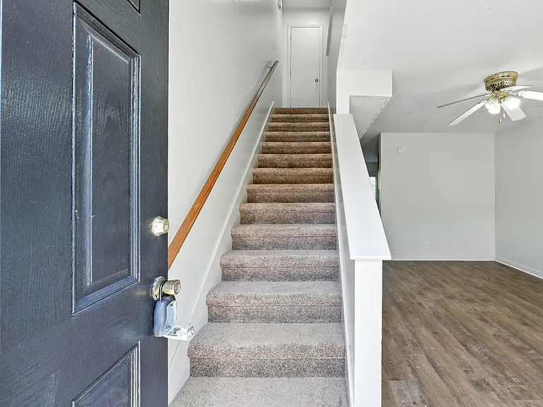 253 Stateline Rd — Photo 2