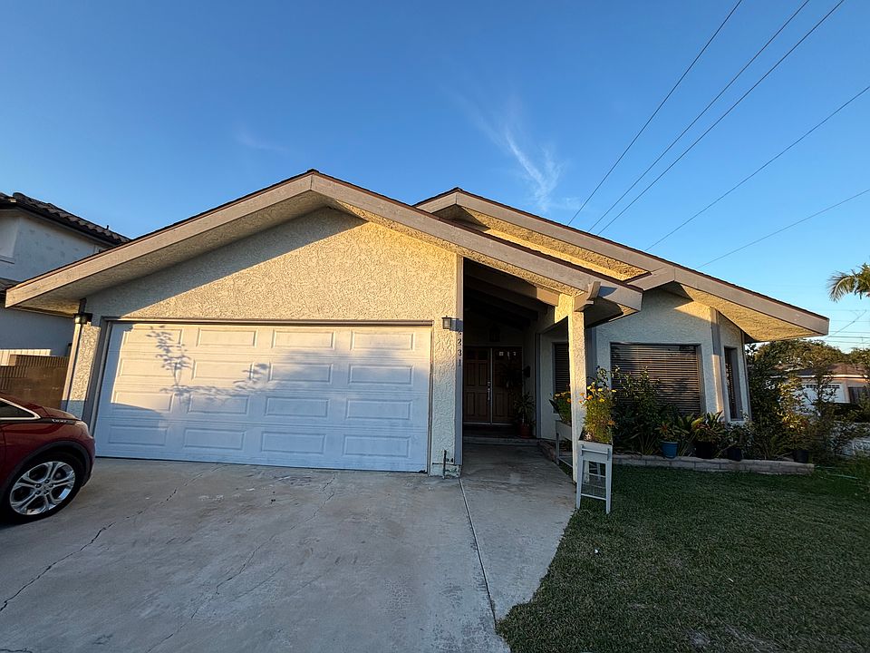 Welcome to 2231 Graham Ave, corner of Vail Ave. 2 car garage with 2 additional driveway parking spaces.