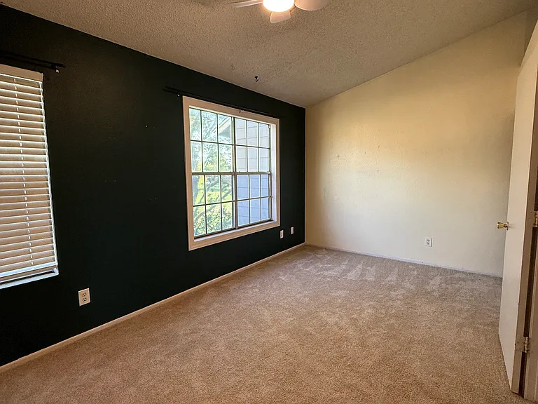 1970 N Hartford St #106 — Photo 3