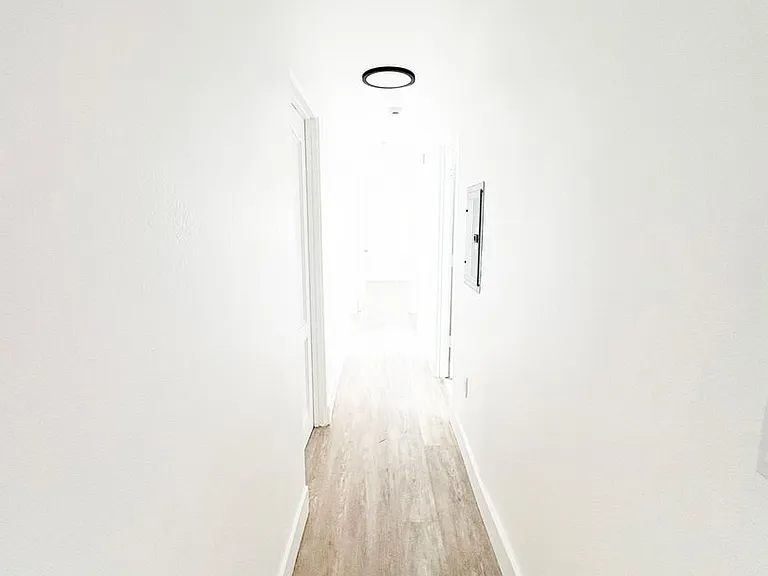 2637 S Manhattan Pl — Photo 17
