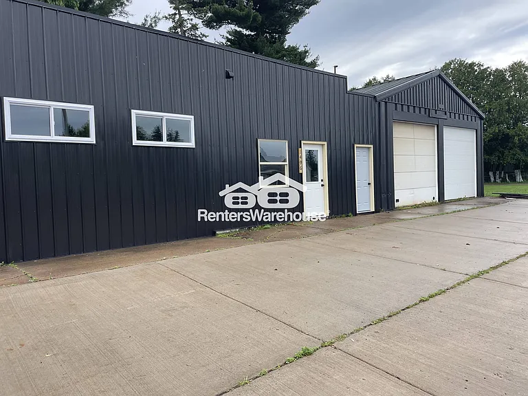 1496 E Division Ave — Photo 15