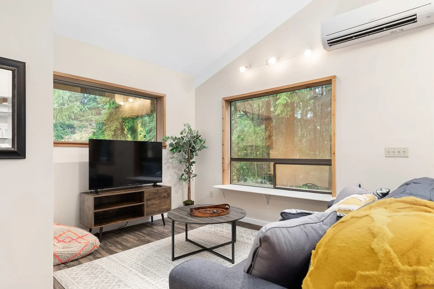 2 bed, 2.0 bath, $4,179 — Photo 3