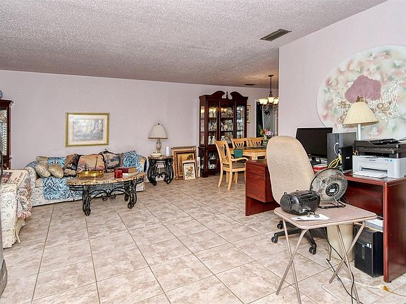 4th image of 3674 Breezemont Dr