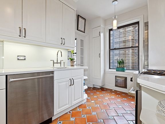 5th image of 179 E 79th St APT 8C