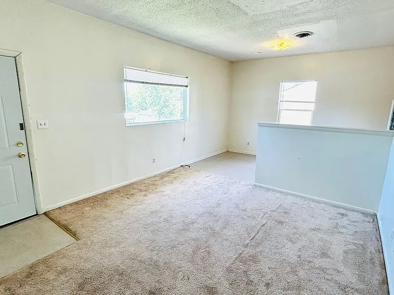 301 E Grandview Dr #1 — Photo 4