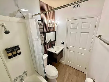 1006 Catherine St — Photo 17