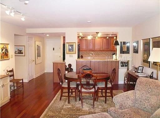 3rd image of 4141 Bayshore Blvd APT 204