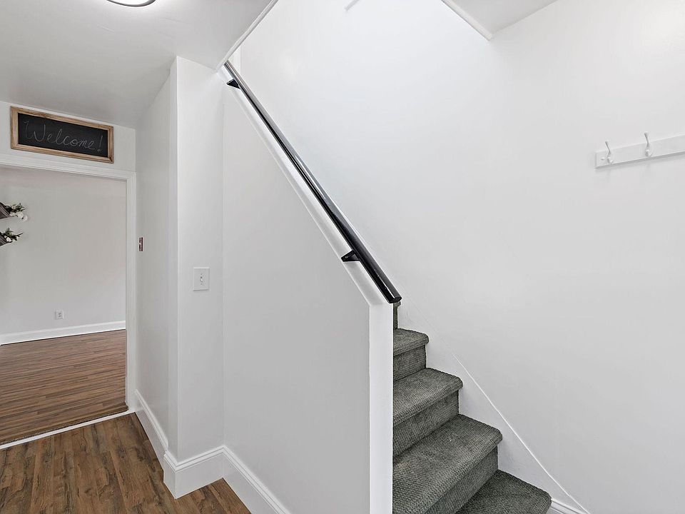 Entrance way with mudroom.