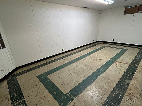 5th image of 3625 Summit St