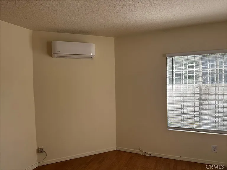 3823 Foster Ave — Photo 9