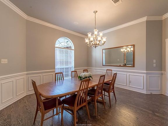 4th image of 718 Plum Hollow Dr