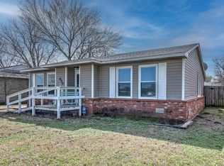 620 Clark Ave, Comanche, OK 73529