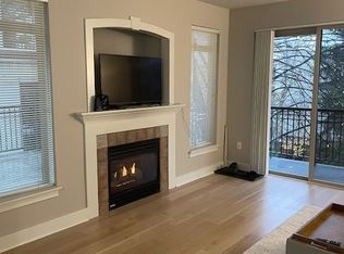 5016 California Ave SW APT 302, Seattle, WA 98136