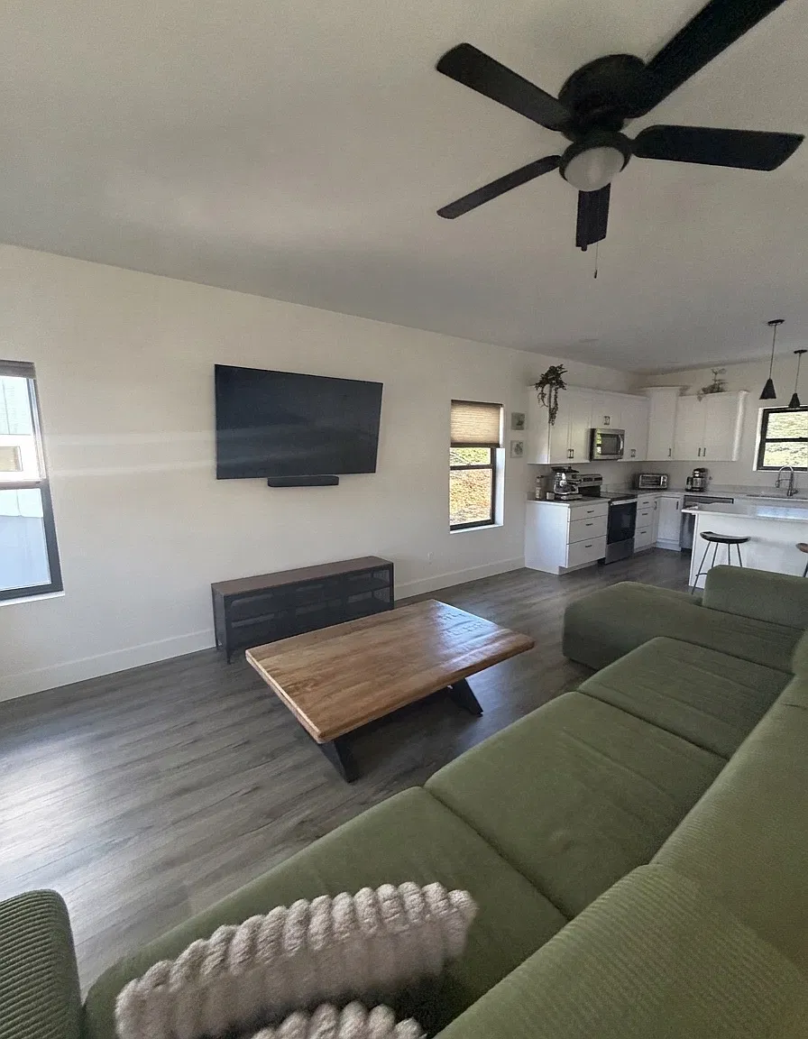 3 bed, 2.5 bath, 1370 sqft, $2,600 — Photo 3