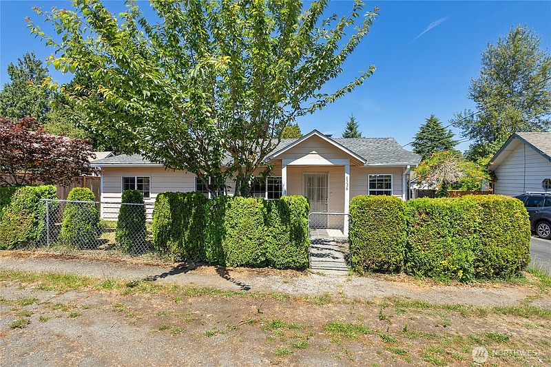 2nd image of 8528 S 121st Street