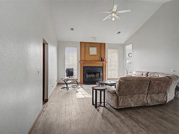 3rd image of 4109 W Castlerock Rd