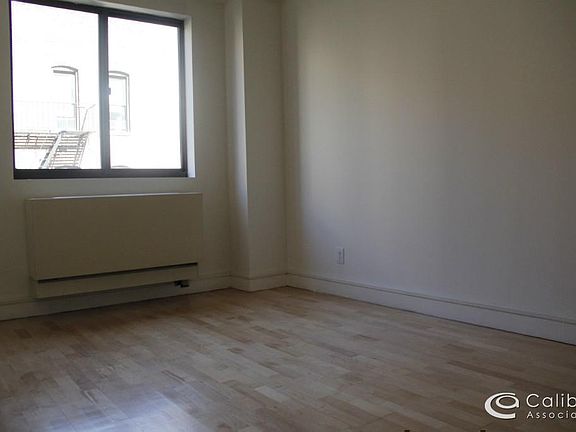 4th image of 323 W 96th St APT 206
