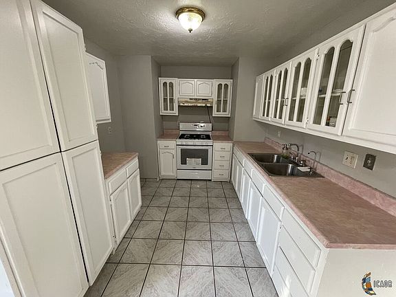 3rd image of 537 J M Ostrey St