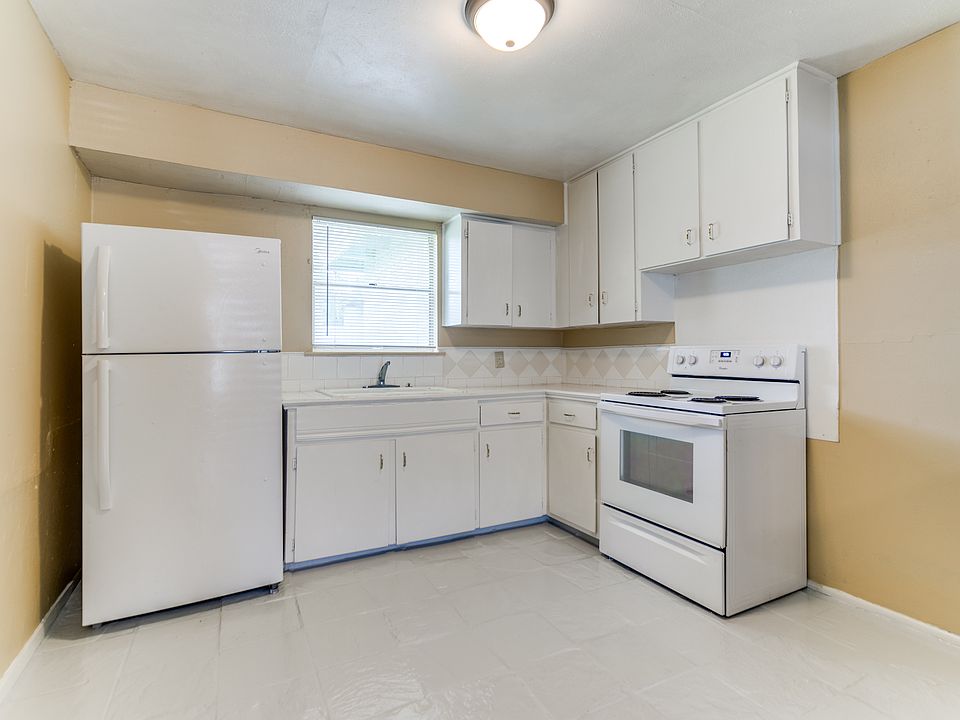 1st image of 115 Victor St APT 1