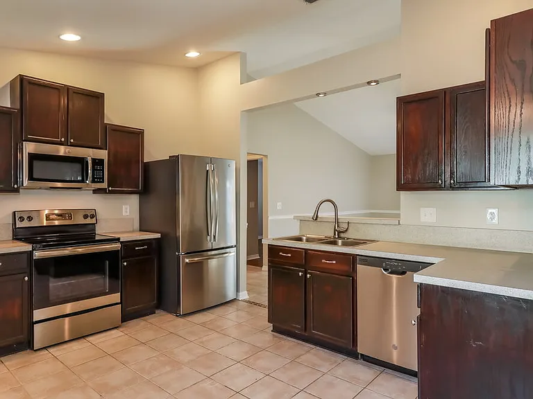 1697 Glen Laurel Dr — Photo 6