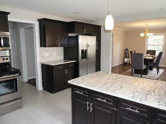 3rd image of 107 Forest Ave