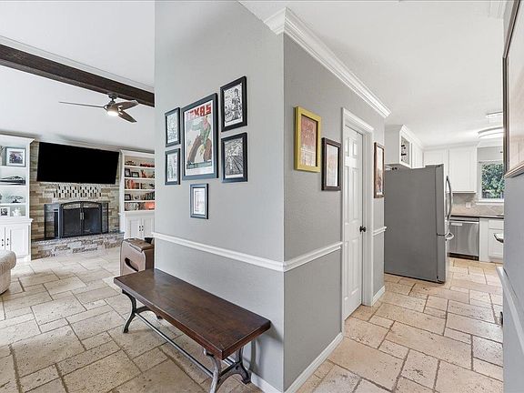 5th image of 2206 Spring Oak Ln