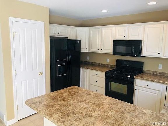 3rd image of 298 Briarwood Dr