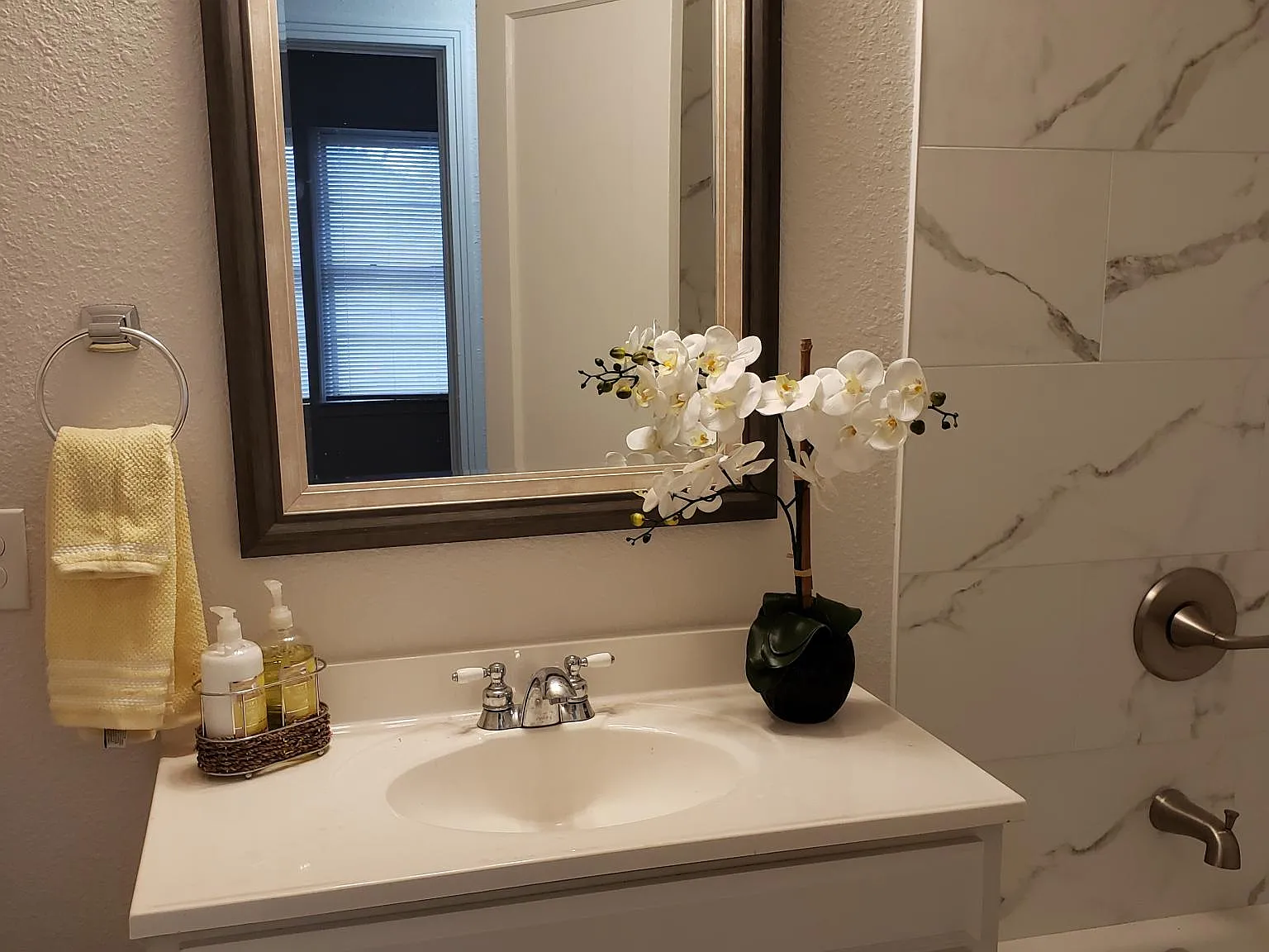 3 bed, 1.5 bath, 1200 sqft, $1,650 — Photo 2