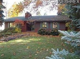 8247 Valley Dr, Chagrin Falls, OH 44023