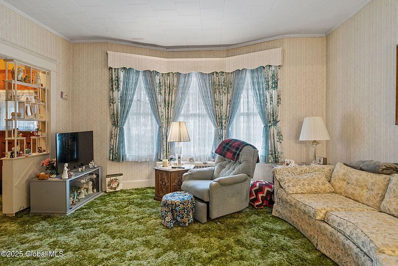 4th image of 40 Mapleridge Avenue