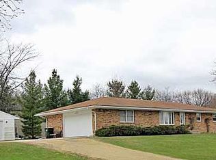 8806 N Crestview Rd, Stillman Valley, IL 61084