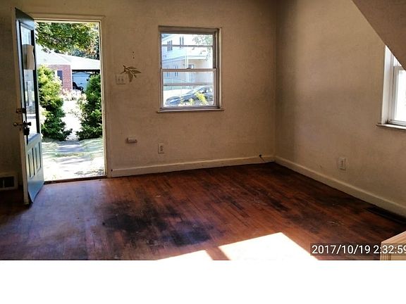 4th image of 1105 Bellevue Ave